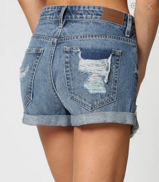 HIDDEN RILEY DISTRESSED ROLL UP SHORTS